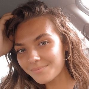 Meet your Posher, Carly